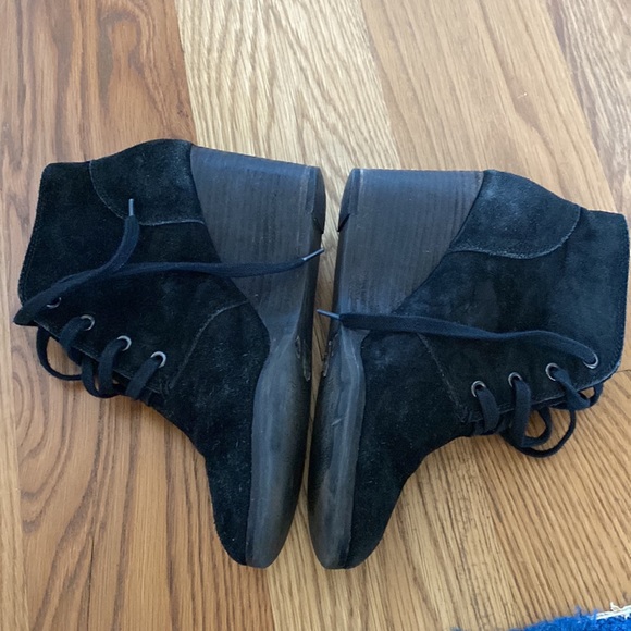 10/$25 Lucky Jeans// black booties, size 7.5 - Picture 2 of 6